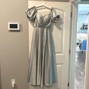 Beautiful satin green long dress!